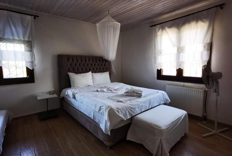 Rural Villa Private Pool, Bbq, Court ,20' Airport Nea Kallikrateia Екстериор снимка